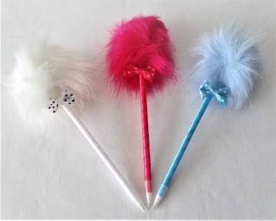 Fur Pom Bow Ball Pen Set